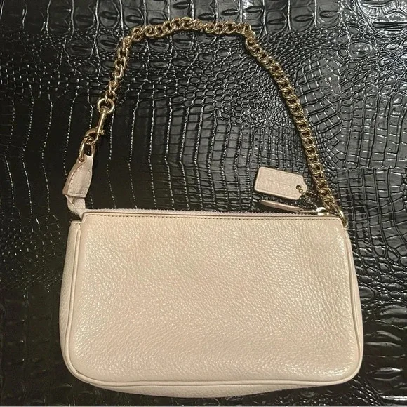 Coach Large Wristlet 19 purse - Picture 2 of 6